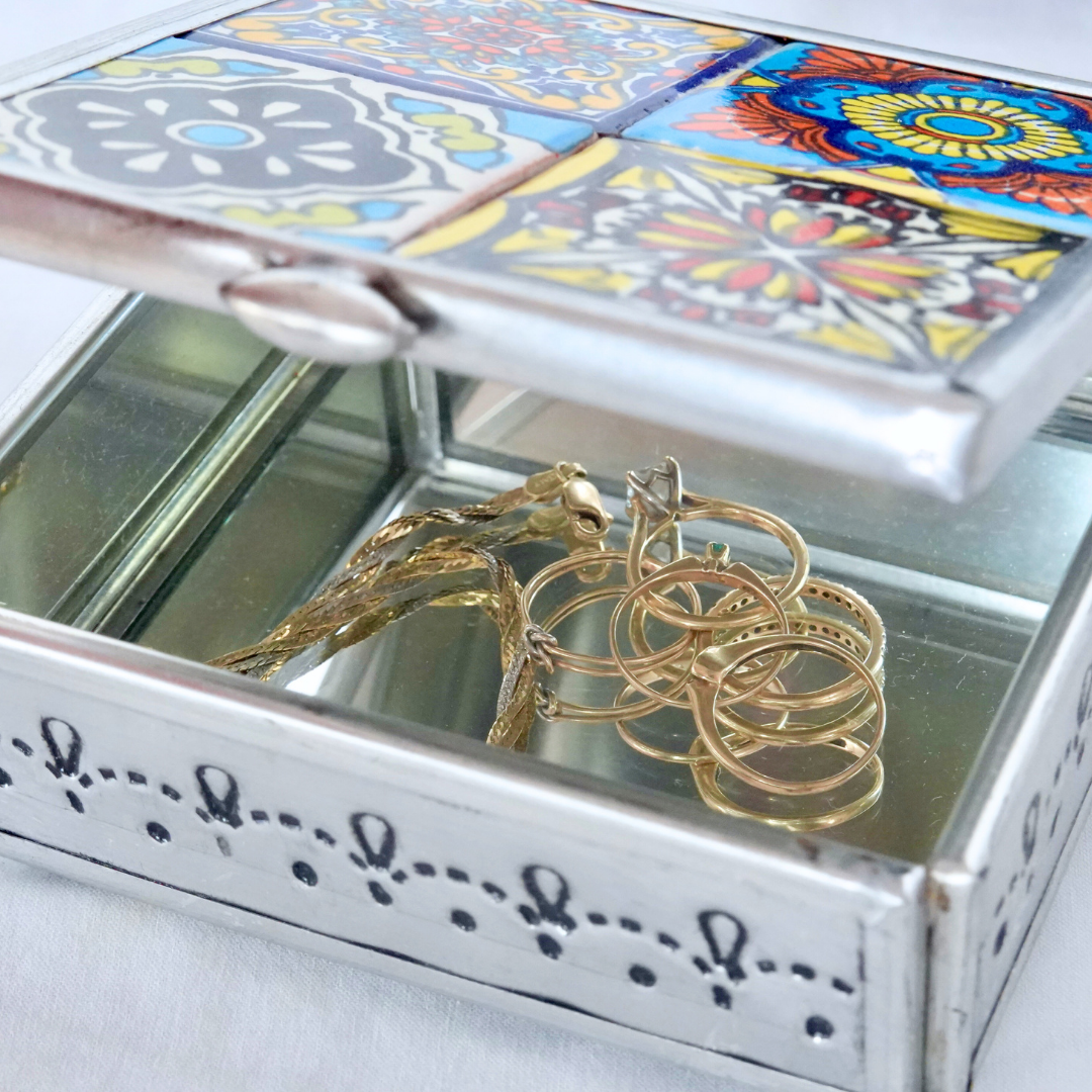 Caja de azulejos | Chica